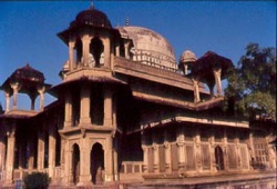 Madhyapradesh-Gwalior3-Tansen-tomb.jpeg